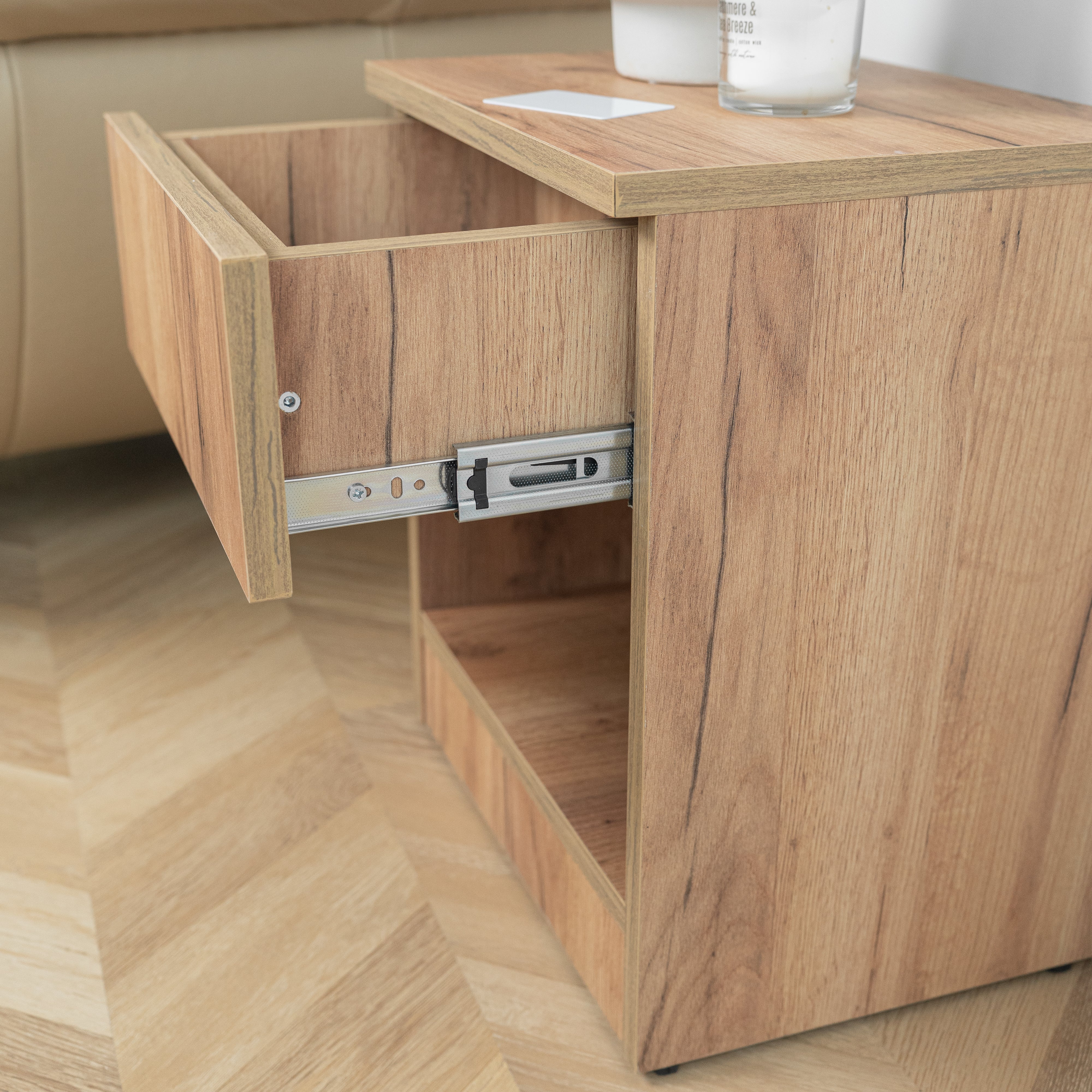 Moderner Nachttisch mit abschließbarem, verstecktem Stauraum – Golden Craft Oak