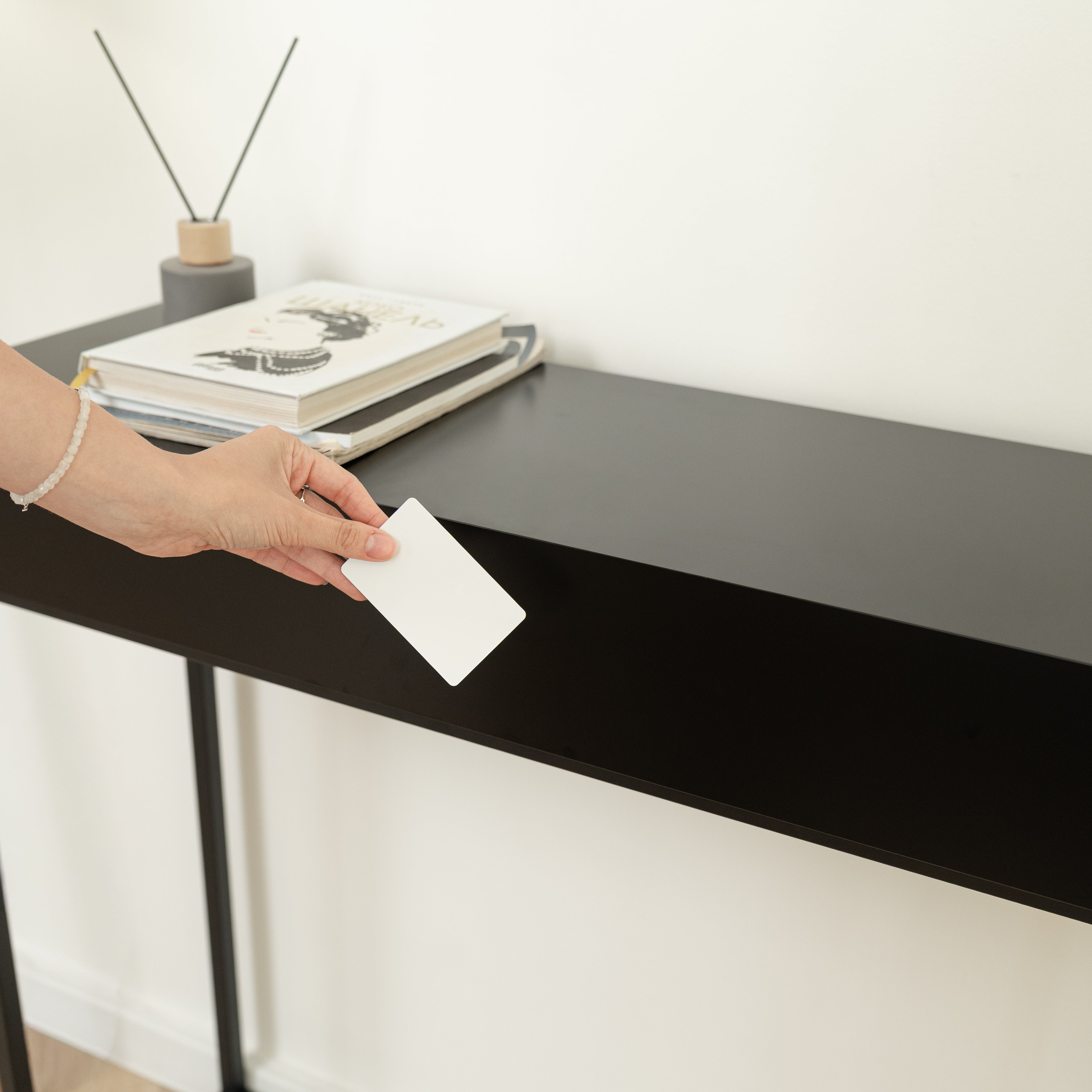 Versteckte, an der Wand montierte Safeschublade – Tiefschwarz (Kopie)