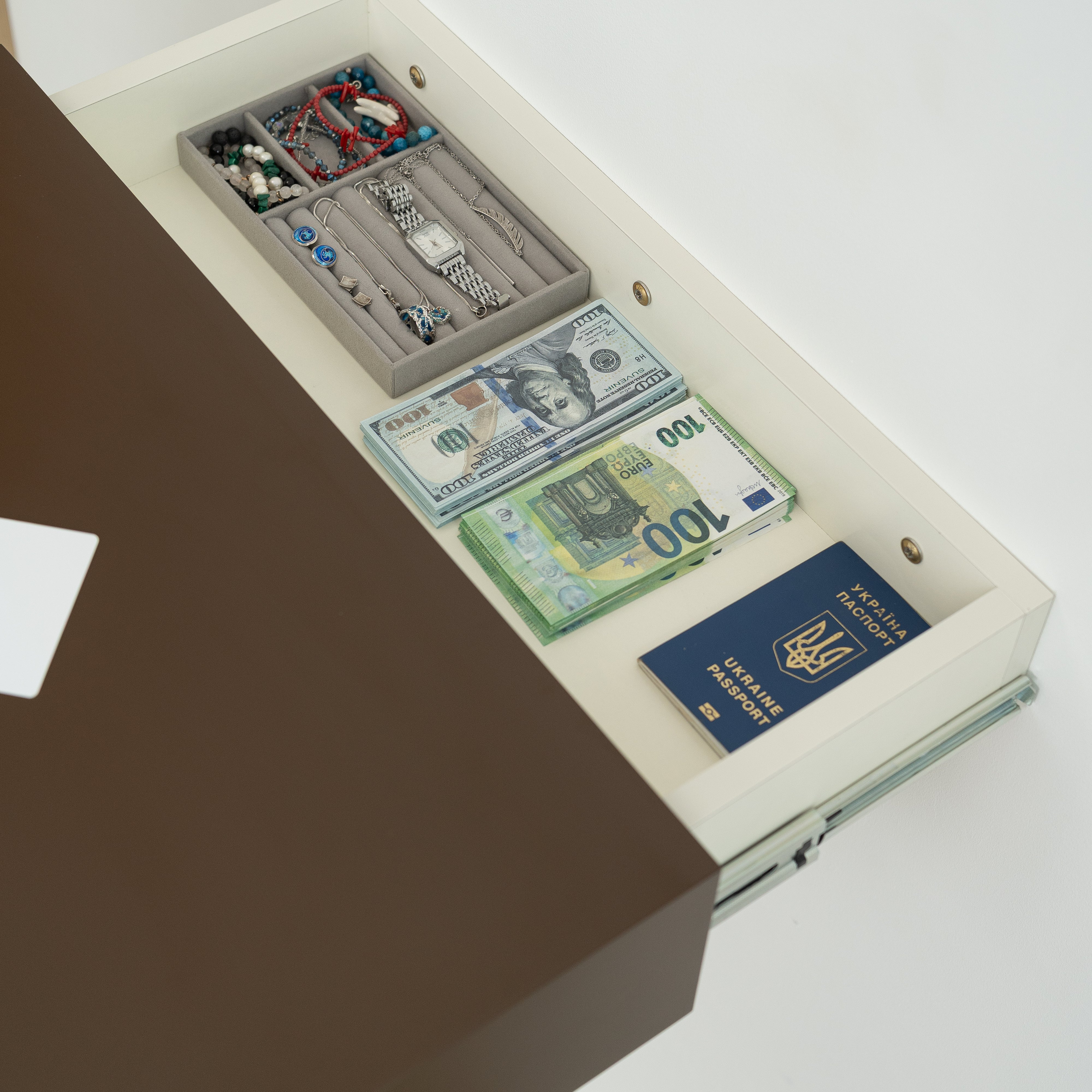 Smartes verstecktes Schubladenregal - Signalweiß