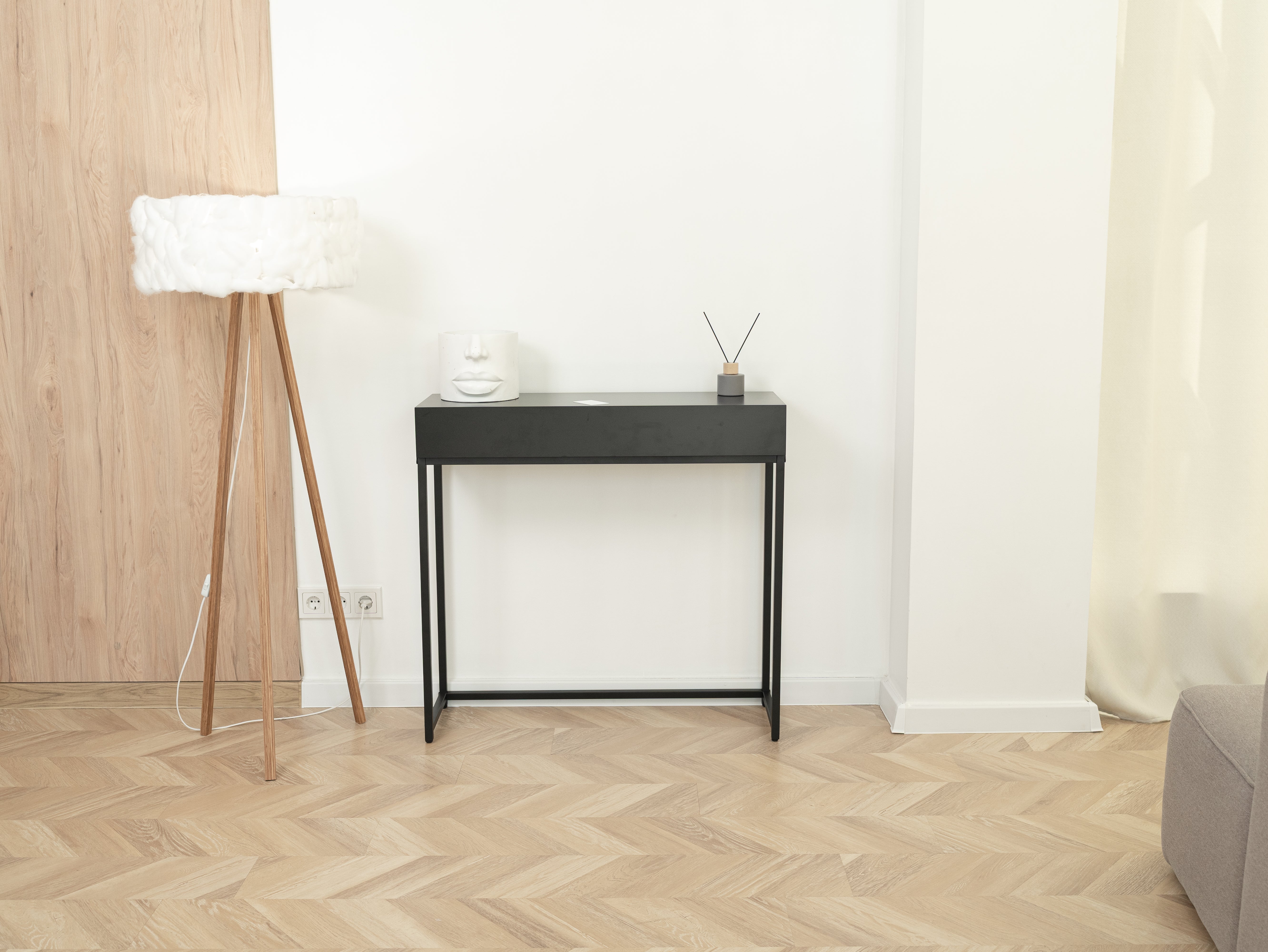 Table with Hidden Lock Drawer: Model CT01