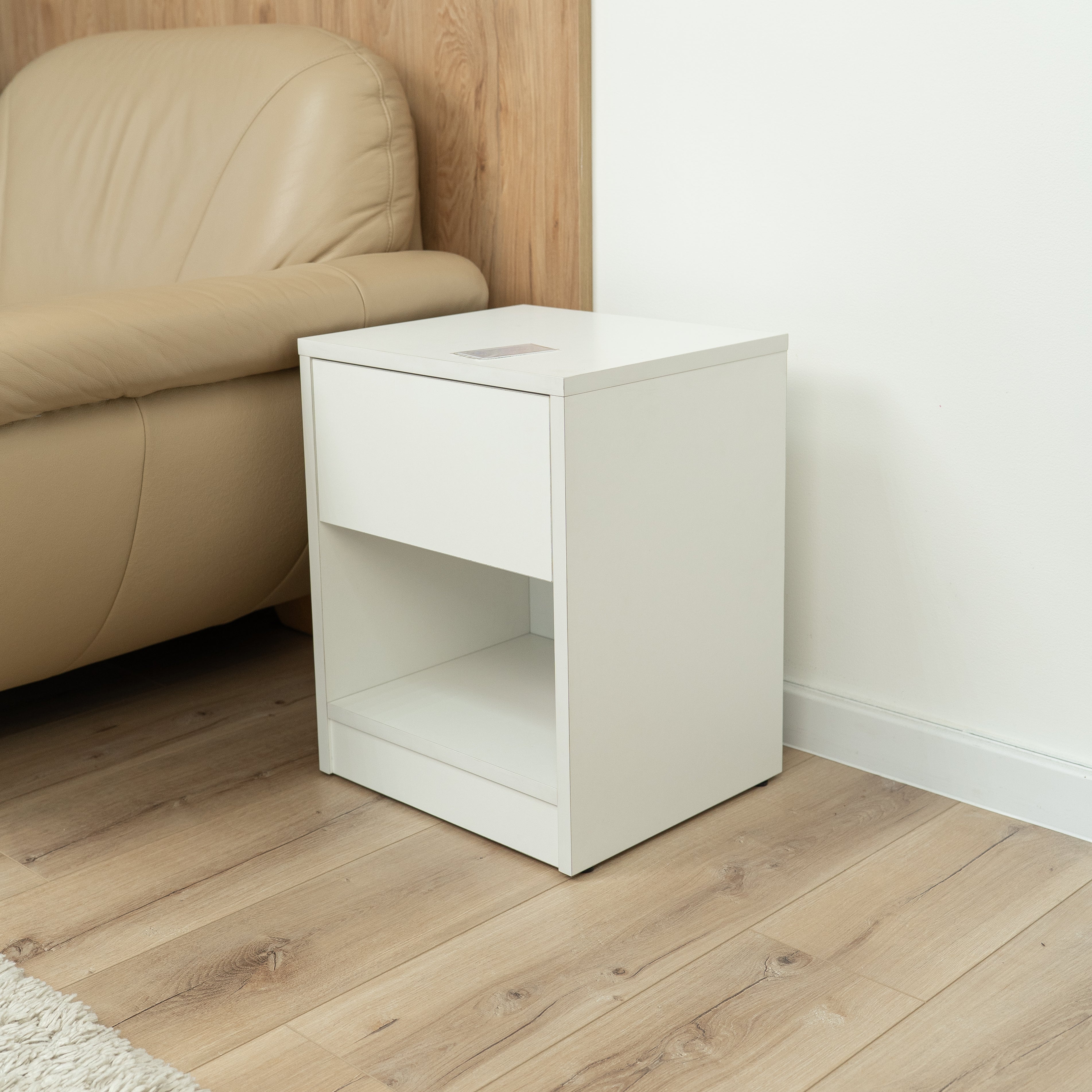 Nachttisch mit abschließbarem, verstecktem Stauraum B24